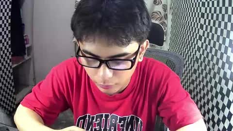 Snapshot of thehugecomeback chatting on 12-10-24, 01:00 Xerxis online show from 12-10-24, 01:00