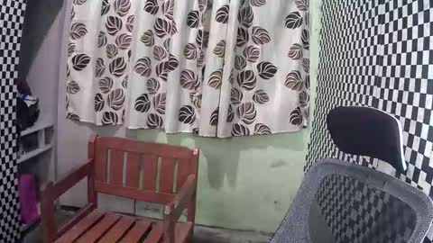 Snapshot of thehugecomeback chatting on 12-22-24, 05:10 Xerxis online show from 12-22-24, 05:10