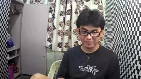 Snapshot of thehugecomeback chatting on 01-06-25, 03:29 Xerxis online show from 01-06-25, 03:29