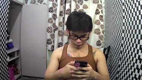 Snapshot of thehugecomeback chatting on 01-07-25, 12:41 Xerxis online show from 01-07-25, 12:41