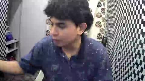 Snapshot of thehugecomeback chatting on 01-08-25, 01:52 Xerxis online show from 01-08-25, 01:52