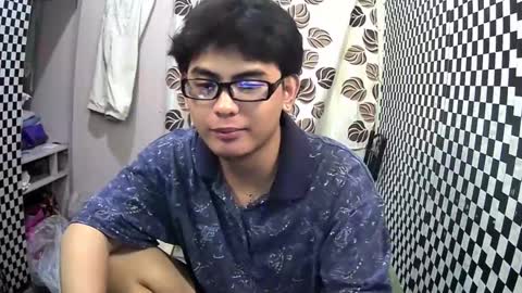 Snapshot of thehugecomeback chatting on 01-08-25, 06:41 Xerxis online show from 01-08-25, 06:41