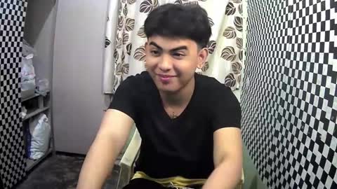 Snapshot of thehugecomeback chatting on 01-18-25, 03:59 Xerxis online show from 01-18-25, 03:59