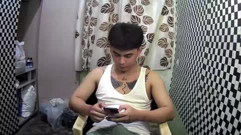 Snapshot of thehugecomeback chatting on 01-19-25, 04:36 Xerxis online show from 01-19-25, 04:36