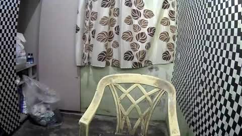 Snapshot of thehugecomeback chatting on 01-20-25, 04:55 Xerxis online show from 01-20-25, 04:55