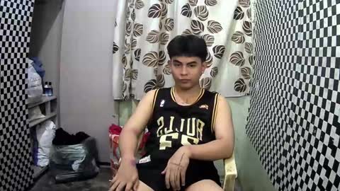 Snapshot of thehugecomeback chatting on 01-22-25, 03:51 Xerxis online show from 01-22-25, 03:51