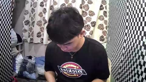 Snapshot of thehugecomeback chatting on 01-30-25, 04:24 Xerxis online show from 01-30-25, 04:24