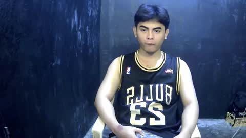 Snapshot of thehugecomeback chatting on 02-08-25, 09:15 Xerxis online show from 02-08-25, 09:15