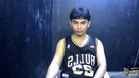 Snapshot of thehugecomeback chatting on 02-09-25, 12:28 Xerxis online show from 02-09-25, 12:28