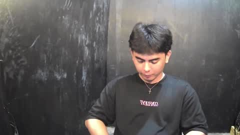 Snapshot of thehugecomeback chatting on 02-11-25, 11:54 Xerxis online show from 02-11-25, 11:54