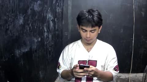 Snapshot of thehugecomeback chatting on 02-19-25, 02:01 Xerxis online show from 02-19-25, 02:01