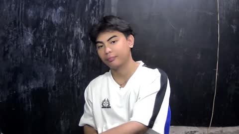 Snapshot of thehugecomeback chatting on 02-23-25, 03:51 Xerxis online show from 02-23-25, 03:51