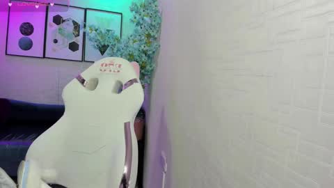 Theia  online show from 03-21-26, 12:32