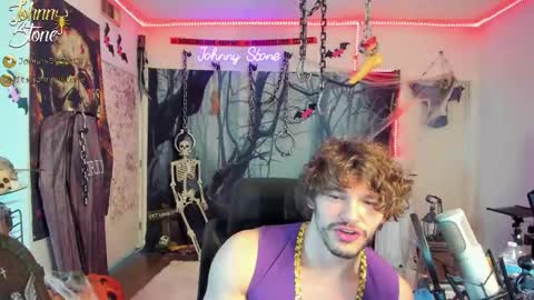 Snapshot of thejohnnystone chatting on 10-27-25, 11:52 Johnny Stone online show from 10-27-25, 11:52