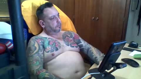 Snapshot of thekier chatting on 12-22-24, 03:00 thekier online show from 12-22-24, 03:00