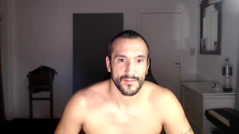 Snapshot of thekingofpains chatting on 09-12-25, 04:40 KINGOFPAINS online show from 09-12-25, 04:40