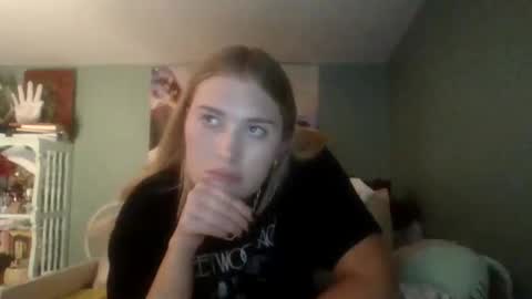 Snapshot of thelittlebambii chatting on 11-18-25, 12:49 Little Bambii online show from 11-18-25, 12:49