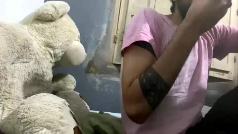 Snapshot of themarttinguyyy chatting on 10-17-25, 01:31 themarttinguyyy online show from 10-17-25, 01:31