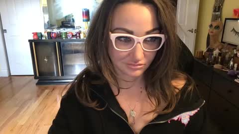 Snapshot of themrsnelson chatting on 12-18-24, 06:57 Cach Nelson online show from 12-18-24, 06:57