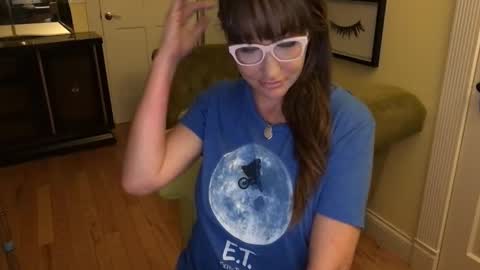 Snapshot of themrsnelson chatting on 10-19-25, 09:43 Cach Nelson online show from 10-19-25, 09:43