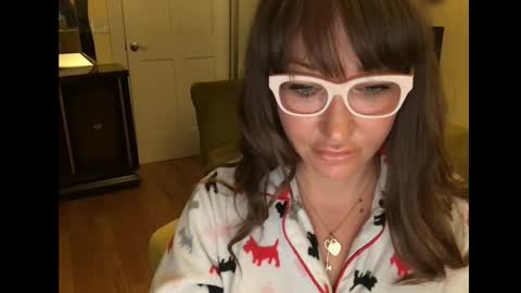 Snapshot of themrsnelson chatting on 10-27-25, 08:07 Cach Nelson online show from 10-27-25, 08:07