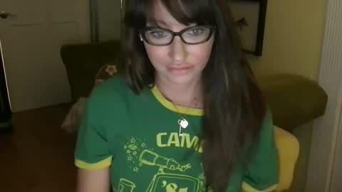 Snapshot of themrsnelson chatting on 11-09-25, 09:29 Cach Nelson online show from 11-09-25, 09:29