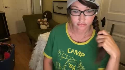 Snapshot of themrsnelson chatting on 11-30-25, 09:02 Cach Nelson online show from 11-30-25, 09:02