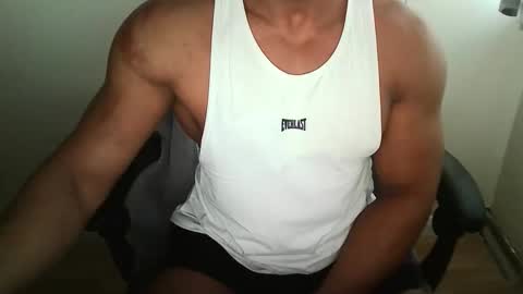 Snapshot of themusclefactory chatting on 09-25-25, 05:05 TheMuscleFactory online show from 09-25-25, 05:05