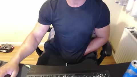 Snapshot of themusclefactory chatting on 10-09-25, 06:17 TheMuscleFactory online show from 10-09-25, 06:17