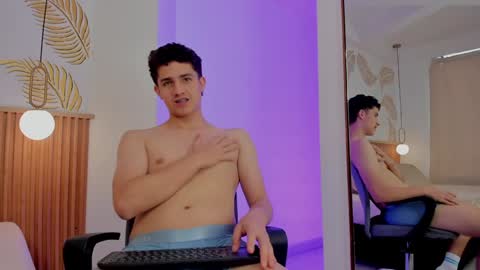 Snapshot of theohawke_ chatting on 12-20-24, 04:25 THEO- MATEO online show from 12-20-24, 04:25