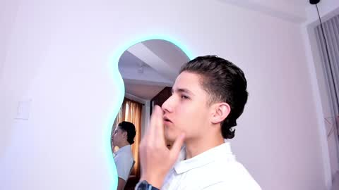 Snapshot of theohawke_ chatting on 01-03-25, 02:08 THEO- MATEO online show from 01-03-25, 02:08