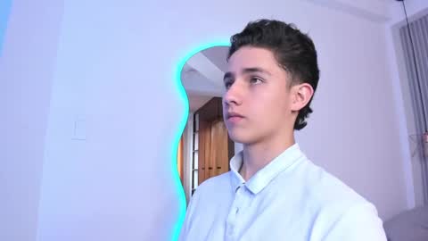 Snapshot of theohawke_ chatting on 01-03-25, 05:20 THEO- MATEO online show from 01-03-25, 05:20