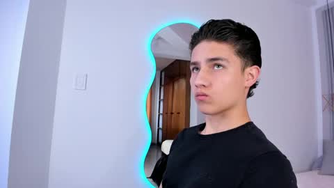 Snapshot of theohawke_ chatting on 01-07-25, 01:57 THEO- MATEO online show from 01-07-25, 01:57