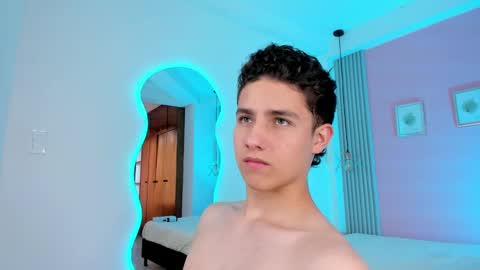 Snapshot of theohawke_ chatting on 01-08-25, 05:05 THEO- MATEO online show from 01-08-25, 05:05