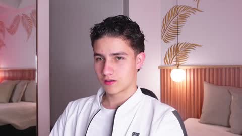 Snapshot of theohawke_ chatting on 02-02-25, 12:57 THEO- MATEO online show from 02-02-25, 12:57