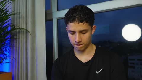 Snapshot of theohawke_ chatting on 03-08-25, 11:18 THEO- MATEO online show from 03-08-25, 11:18