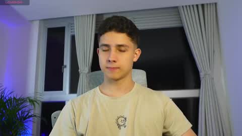 Snapshot of theohawke_ chatting on 03-11-25, 11:48 THEO- MATEO online show from 03-11-25, 11:48