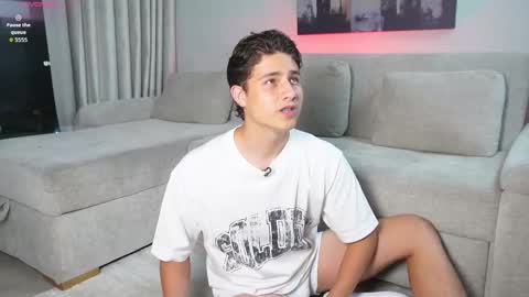 Snapshot of theohawke_ chatting on 11-04-25, 11:26 THEO- MATEO online show from 11-04-25, 11:26