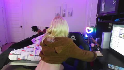 The Plug Love  Friends online show from 11-28-25, 01:47