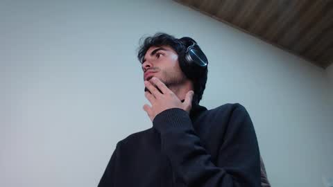 Santiago Enrique online show from 02-25-26, 05:17