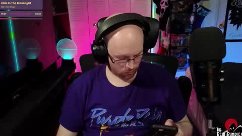 Snapshot of therealbumbles chatting on 10-12-25, 01:48 Bumbles or B online show from 10-12-25, 01:48