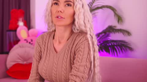 Snapshot of therealfallingangel chatting on 12-29-24, 02:31 Deea online show from 12-29-24, 02:31