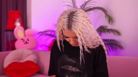 Snapshot of therealfallingangel chatting on 01-03-25, 03:01 Deea online show from 01-03-25, 03:01