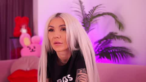 Snapshot of therealfallingangel chatting on 01-06-25, 02:47 Deea online show from 01-06-25, 02:47