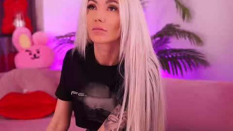 Snapshot of therealfallingangel chatting on 01-09-25, 03:34 Deea online show from 01-09-25, 03:34