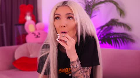 Snapshot of therealfallingangel chatting on 01-10-25, 03:48 Deea online show from 01-10-25, 03:48