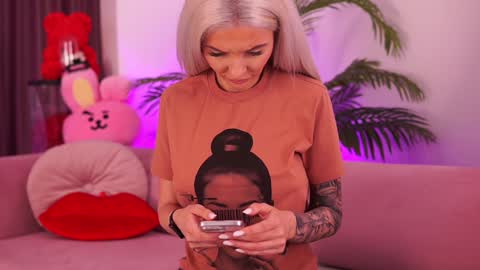 Snapshot of therealfallingangel chatting on 01-31-25, 04:27 Deea online show from 01-31-25, 04:27