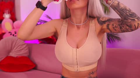 Snapshot of therealfallingangel chatting on 03-06-25, 08:41 Deea online show from 03-06-25, 08:41