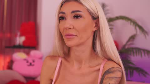 Snapshot of therealfallingangel chatting on 11-02-25, 09:11 Deea online show from 11-02-25, 09:11