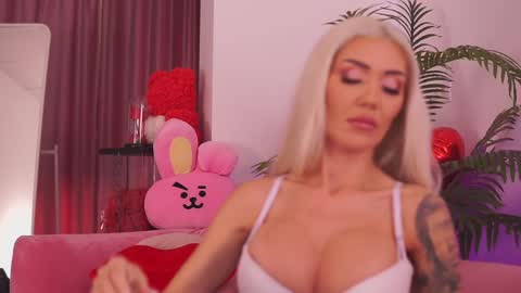 Snapshot of therealfallingangel chatting on 11-12-25, 09:21 Deea online show from 11-12-25, 09:21